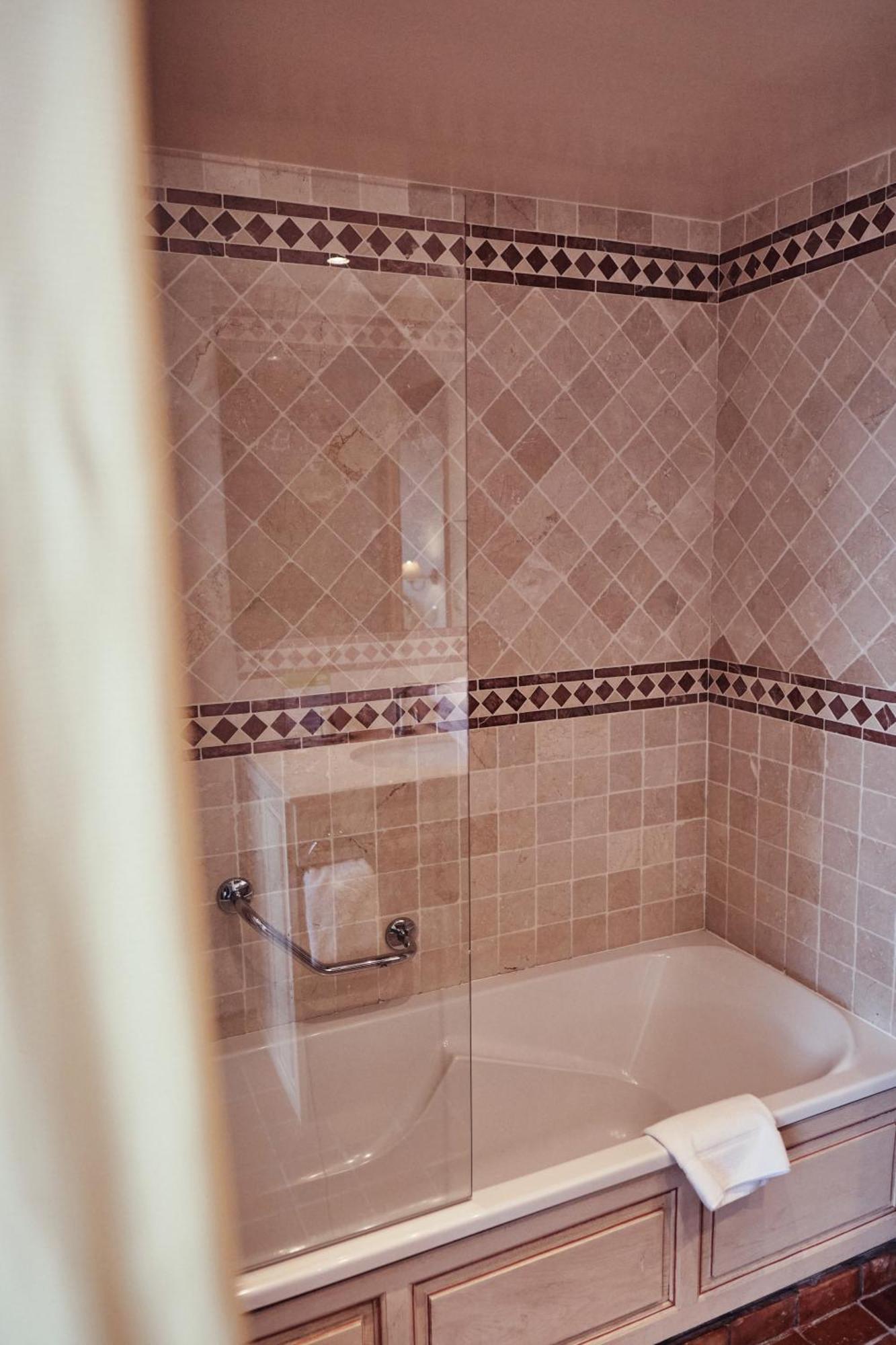 Hostellerie De La Tour D'Auxois Saulieu Εξωτερικό φωτογραφία
