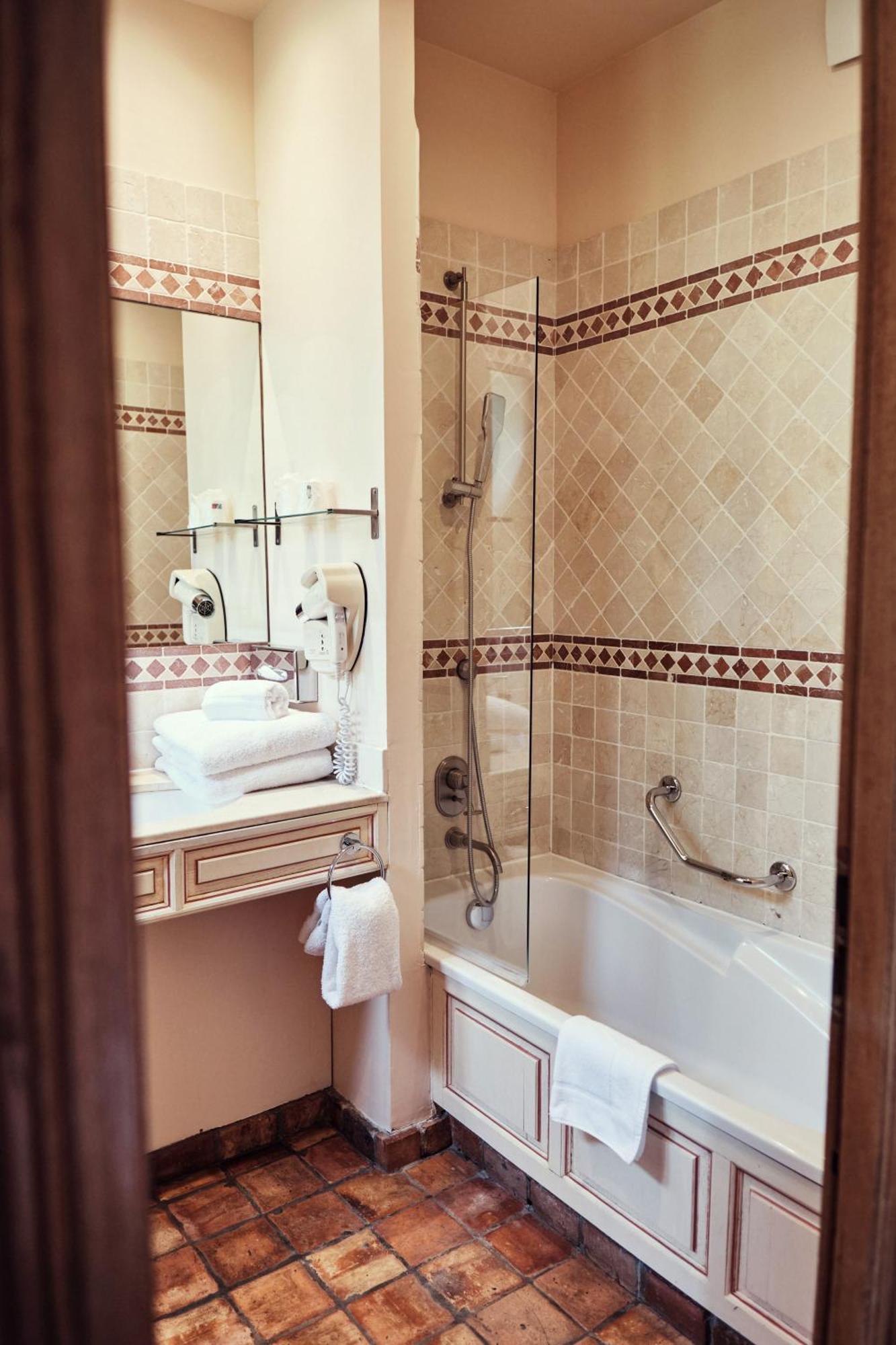 Hostellerie De La Tour D'Auxois Saulieu Εξωτερικό φωτογραφία